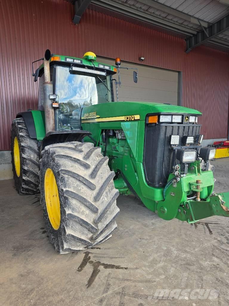John Deere 8310 الجرارات
