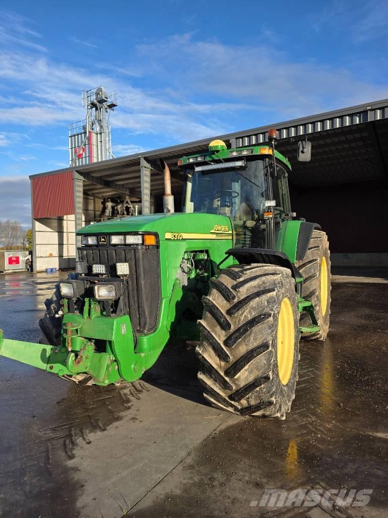 John Deere 8310 الجرارات