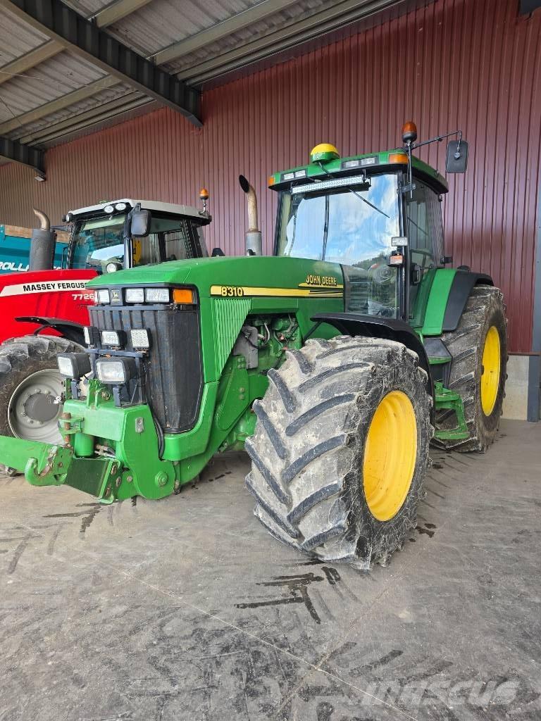 John Deere 8310 الجرارات