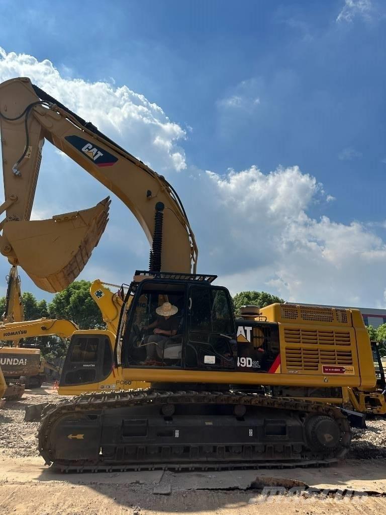 CAT 349 D L حفارات وسط 7 طن - 12 طن