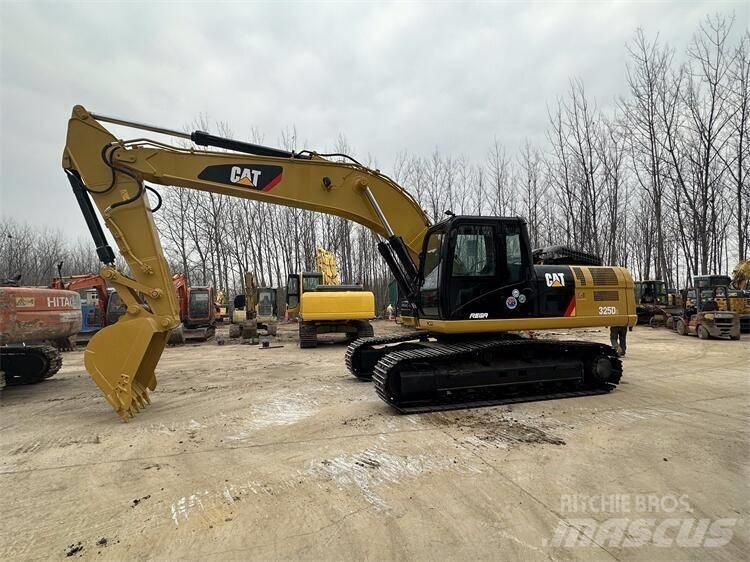 CAT 325D2 حفارات زحافة