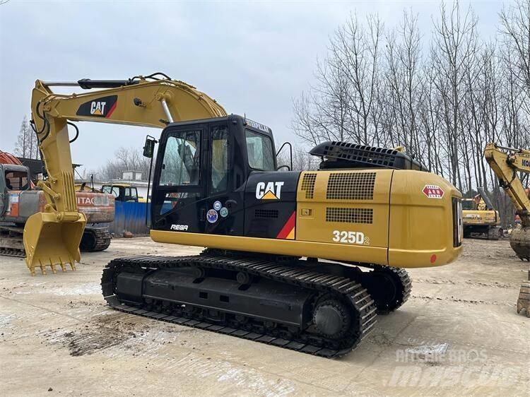 CAT 325D2 حفارات زحافة