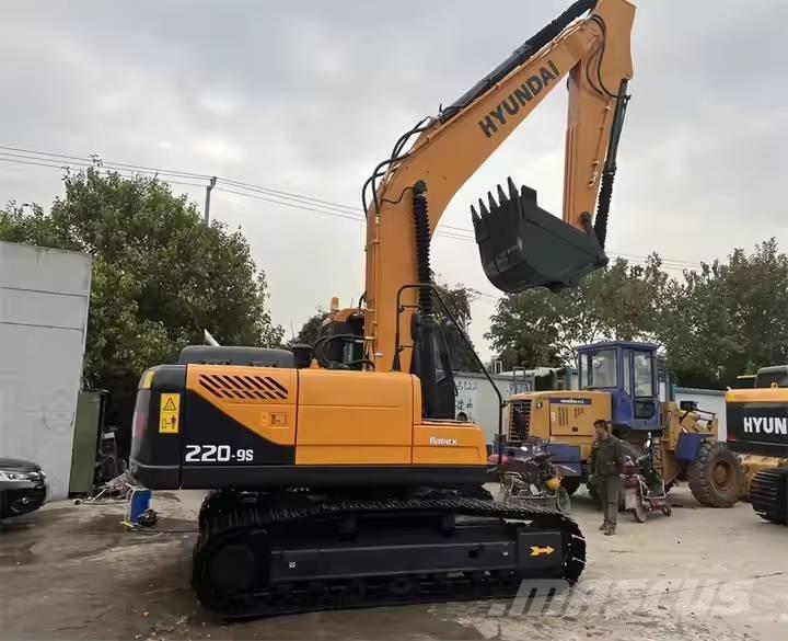 Hyundai R220LC-9S حفارات زحافة