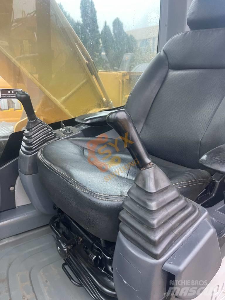 CAT 320 D حفارات زحافة