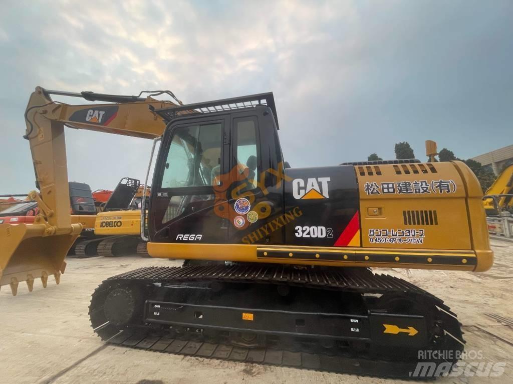 CAT 320 D حفارات زحافة