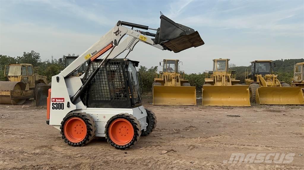 Bobcat S 300 لوادر انزلاقية التوجيه