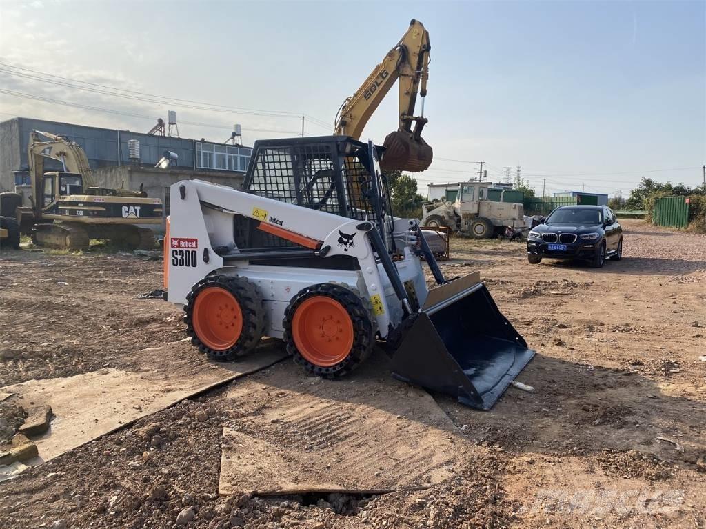 Bobcat S 300 لوادر انزلاقية التوجيه