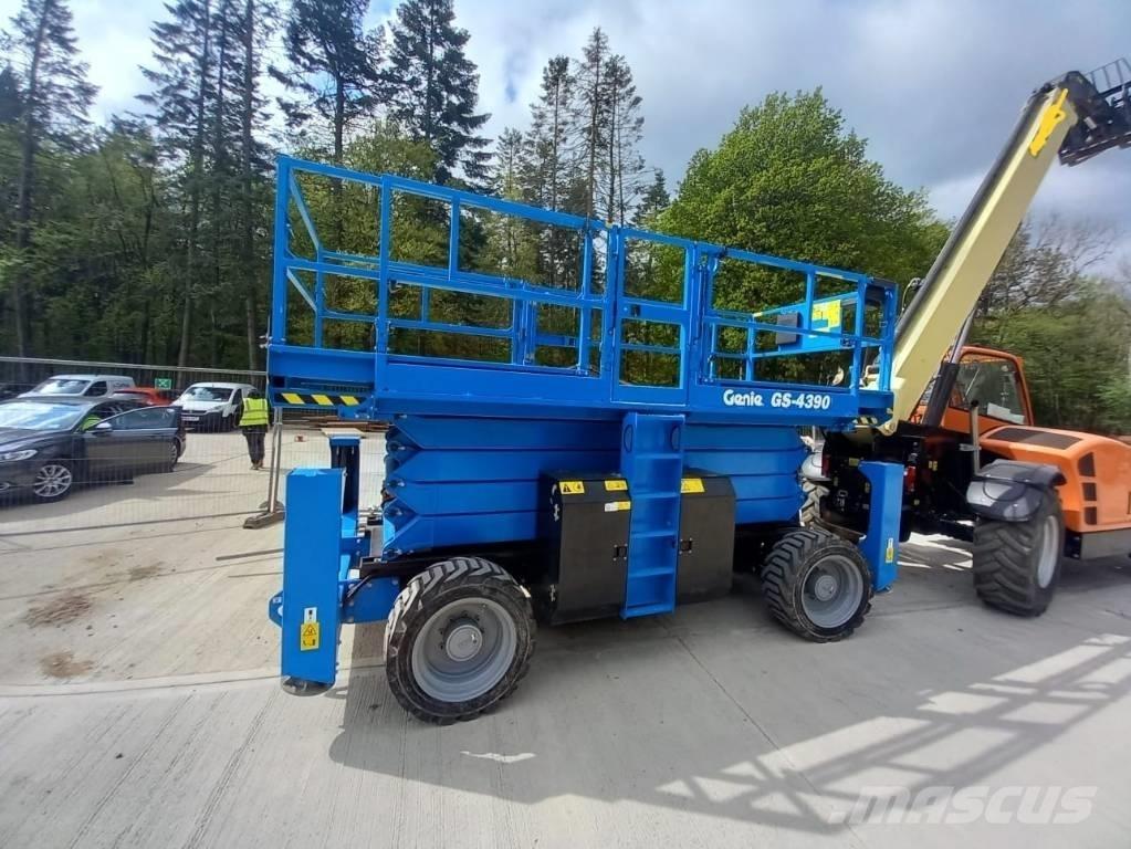 Genie GS 4390 RT رافعات مقصية الشكل