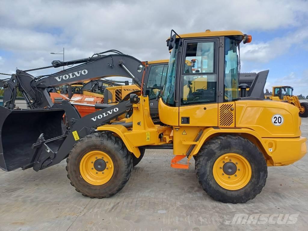 Volvo L 35 G لوادر بعجل