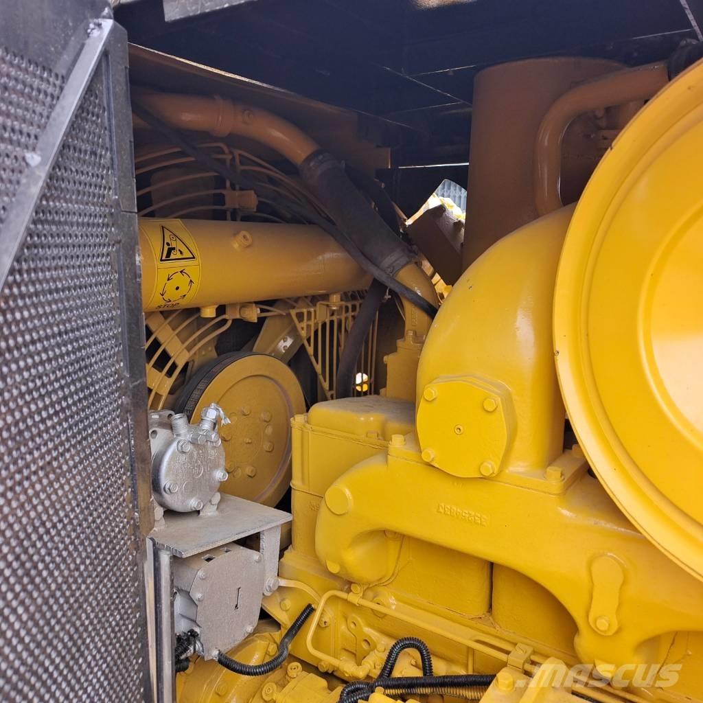 Shantui SD 22 بلدوزرات مجنزرة