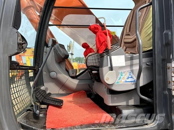 Hitachi zx240 حفارات زحافة