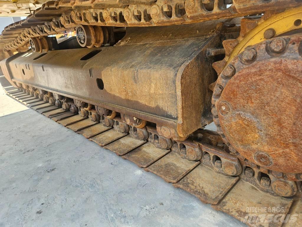 CAT 330 حفارات زحافة
