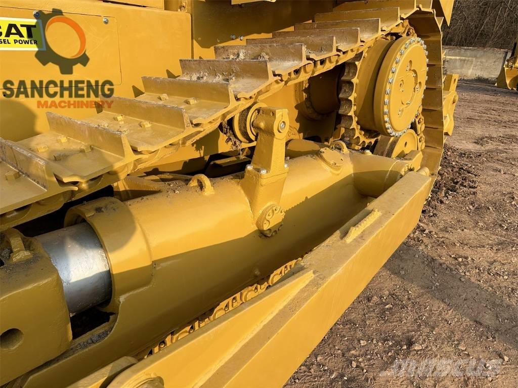 CAT D 7 R بلدوزرات مجنزرة