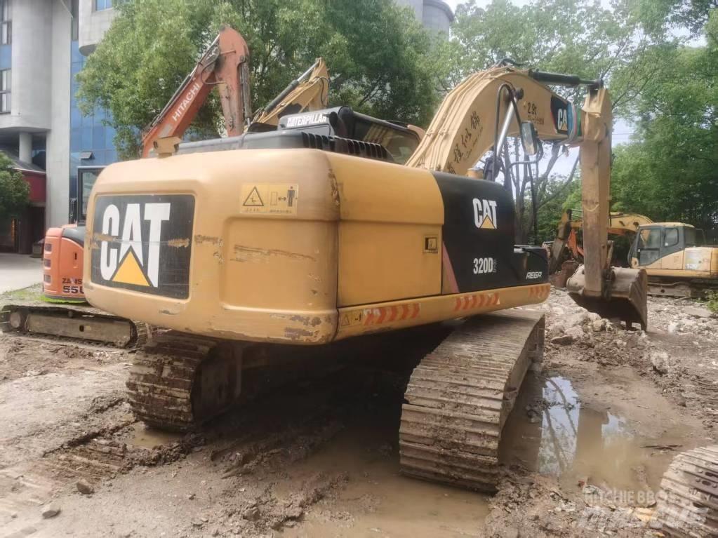 CAT 320d2 حفارات زحافة