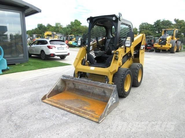 CAT 226 D لوادر انزلاقية التوجيه