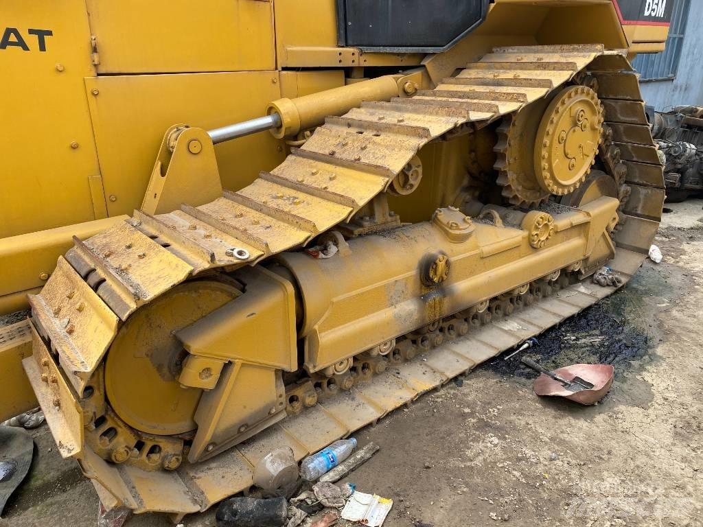 CAT D 5 M LGP بلدوزرات مجنزرة