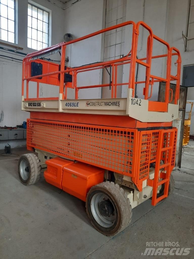 JLG 4069 LE رافعات مقصية الشكل