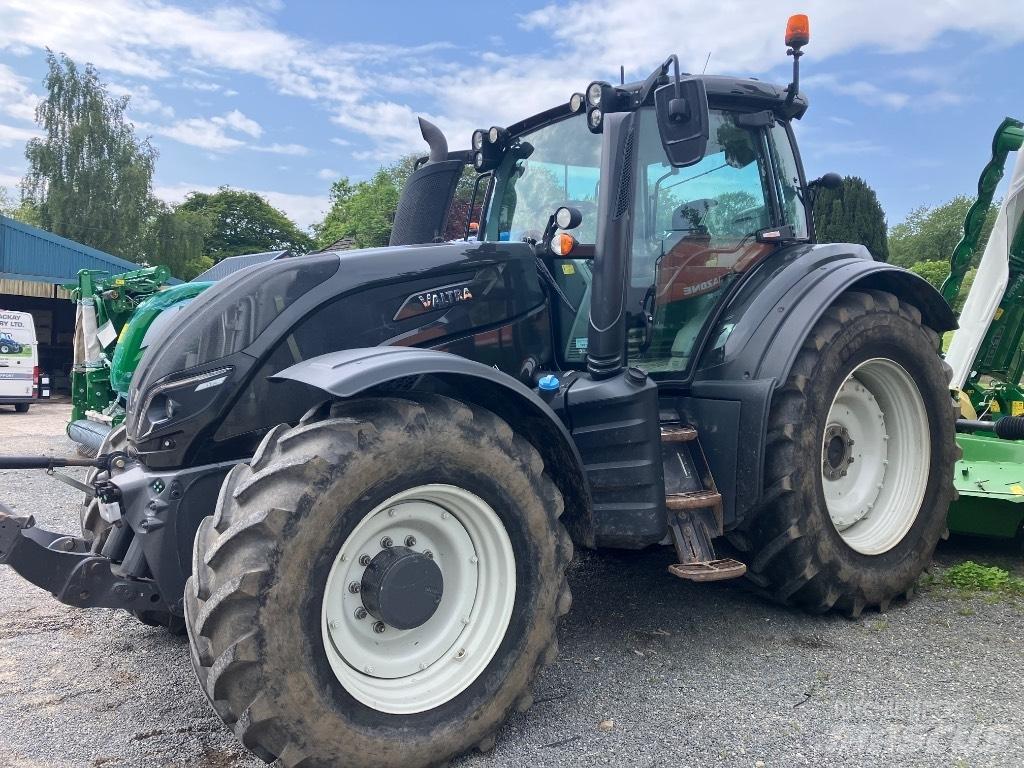 Valtra T 154 V الجرارات