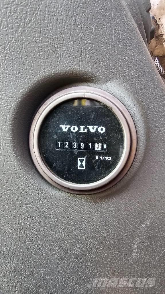 Volvo EC 300 EL حفارات زحافة