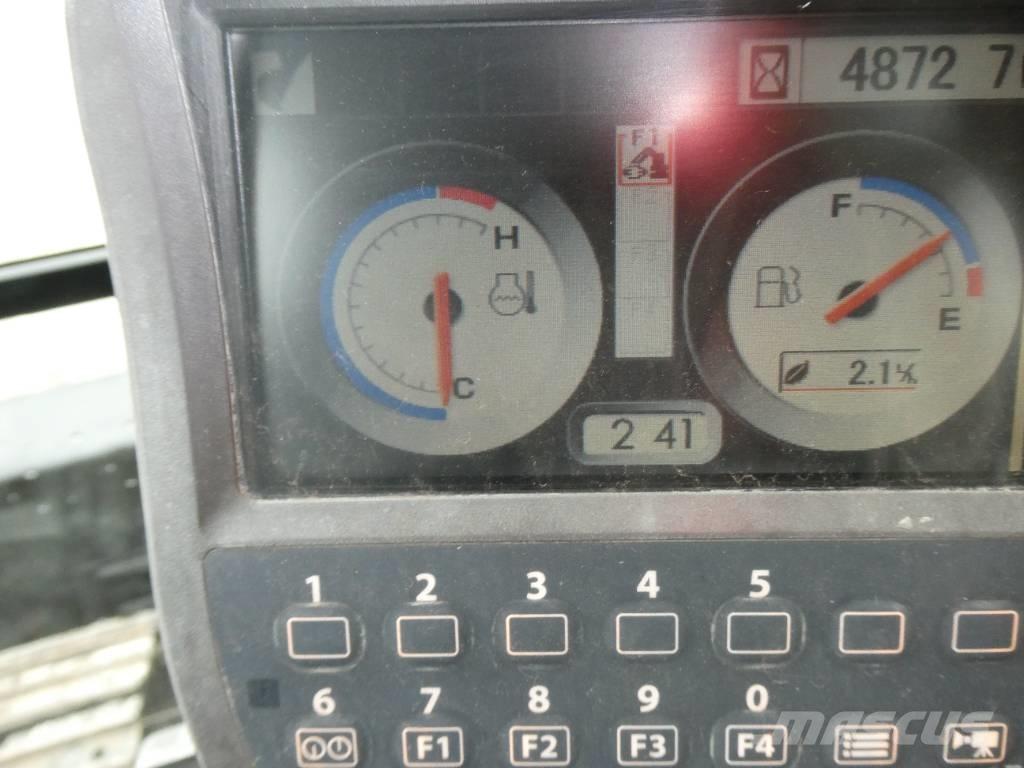 Hitachi ZX 135 US-3 حفارات زحافة