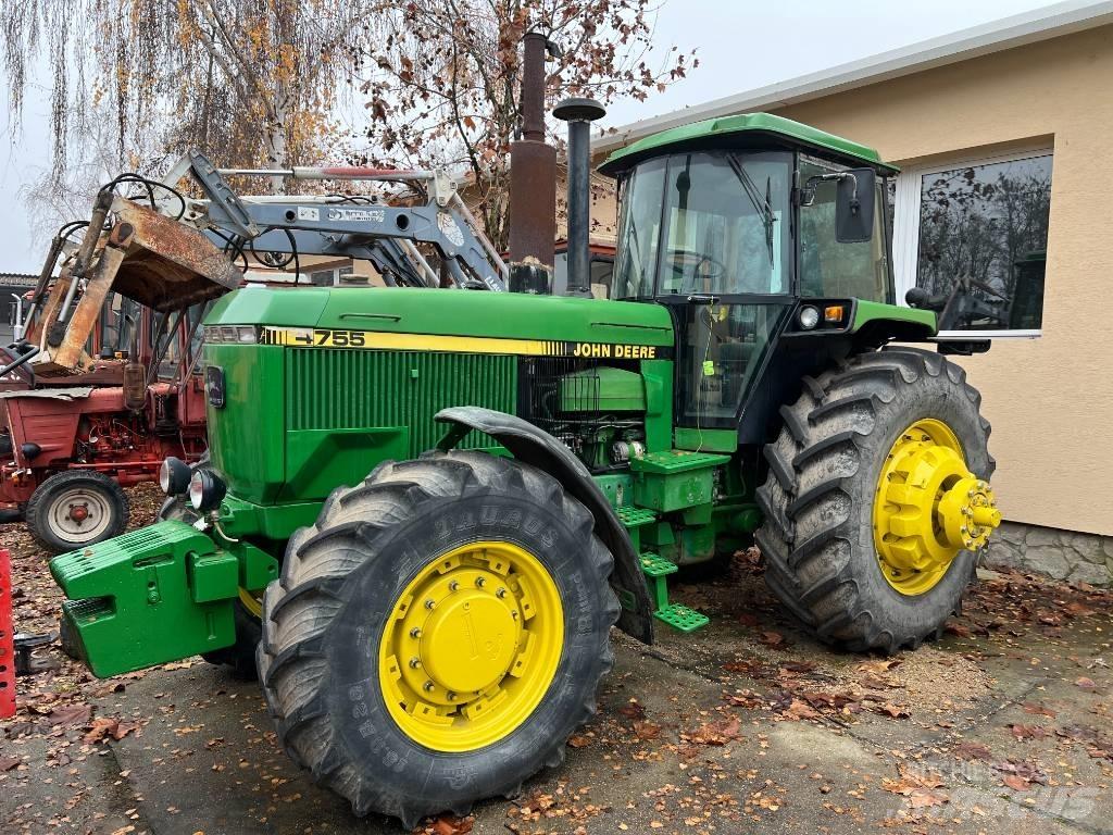 John Deere 4755 الجرارات