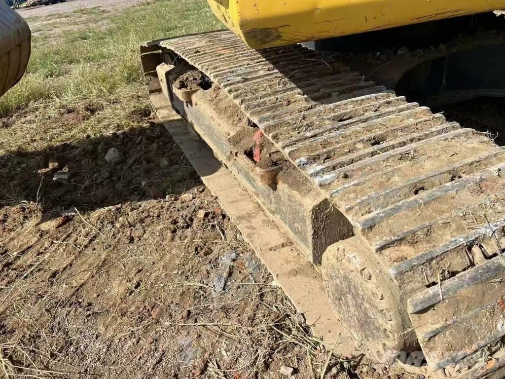 Komatsu PC 200 حفارات زحافة