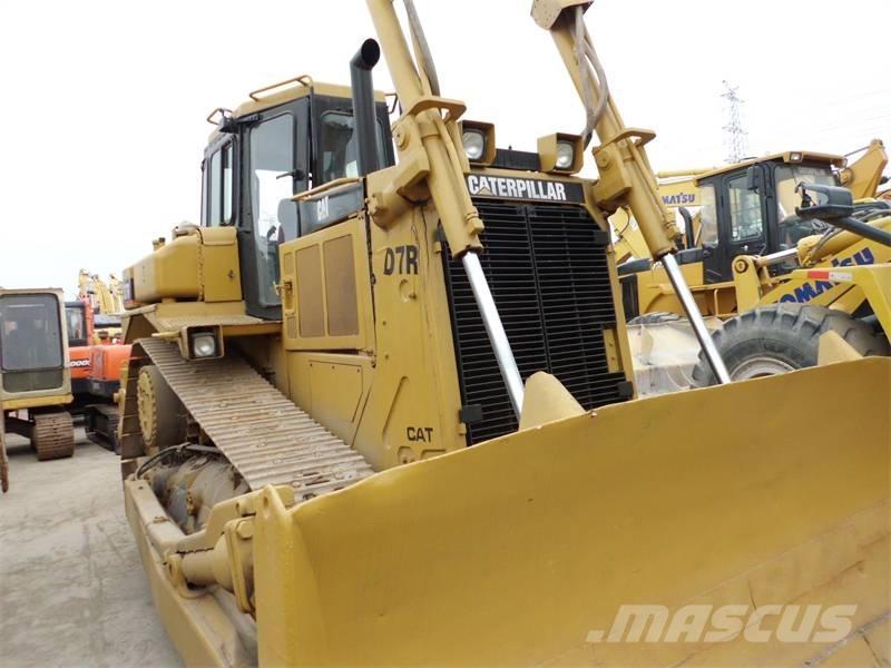 CAT D 7 R بلدوزرات مجنزرة