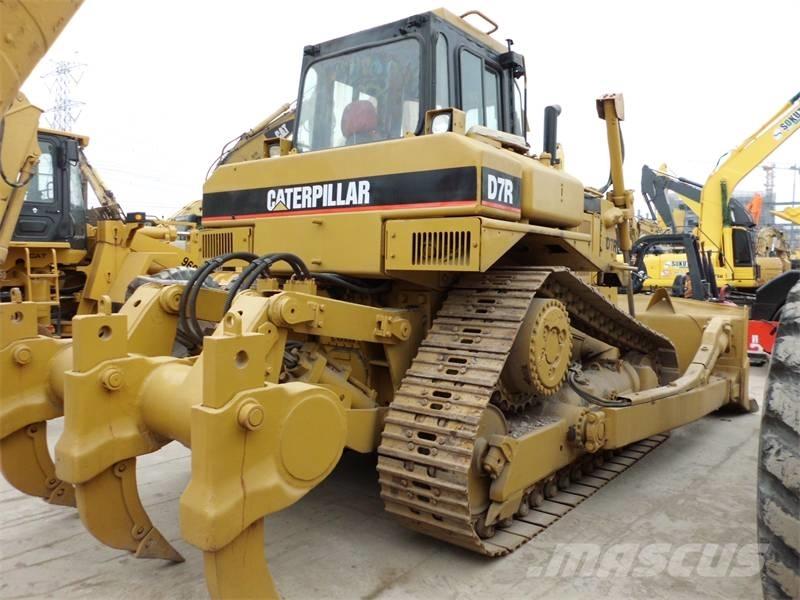 CAT D 7 R بلدوزرات مجنزرة