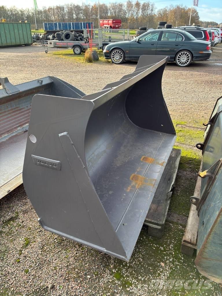 Volvo Skopa دلاء