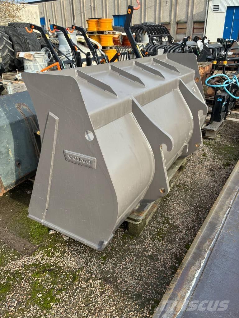 Volvo Skopa دلاء