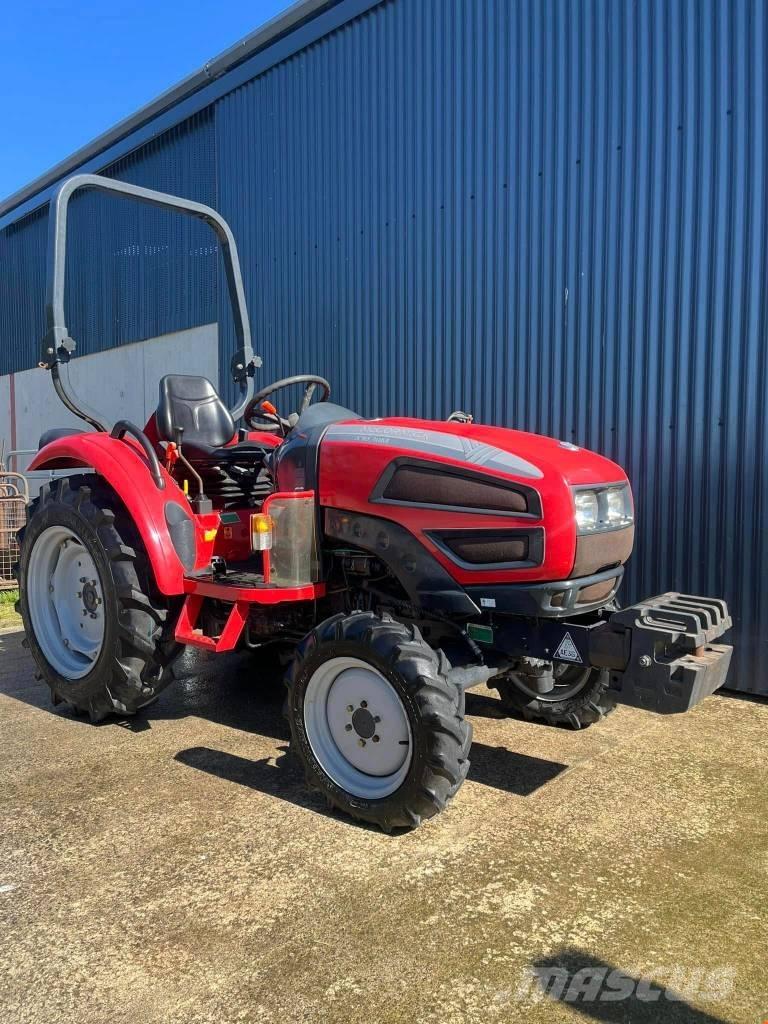 McCormick X10.30M جرارات مدمجة