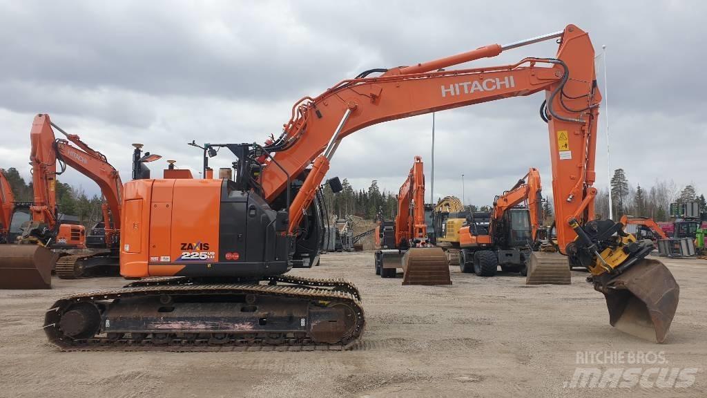 Hitachi ZX225USLC-6 حفارات زحافة