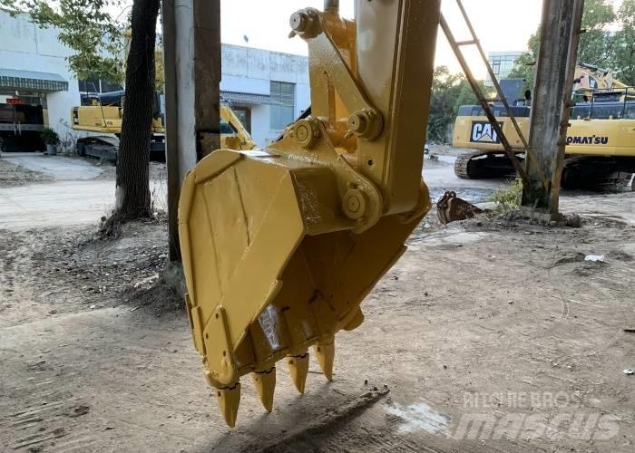 Komatsu PC138 حفارات زحافة