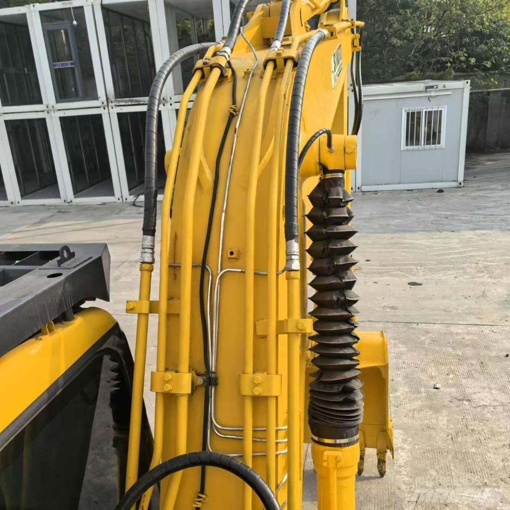 Komatsu PC 130-7 حفارات زحافة
