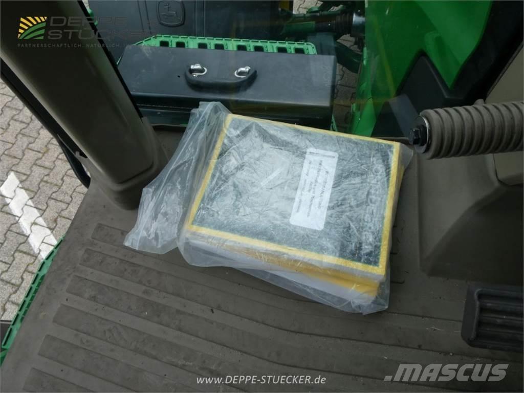 John Deere 8R 340 الجرارات