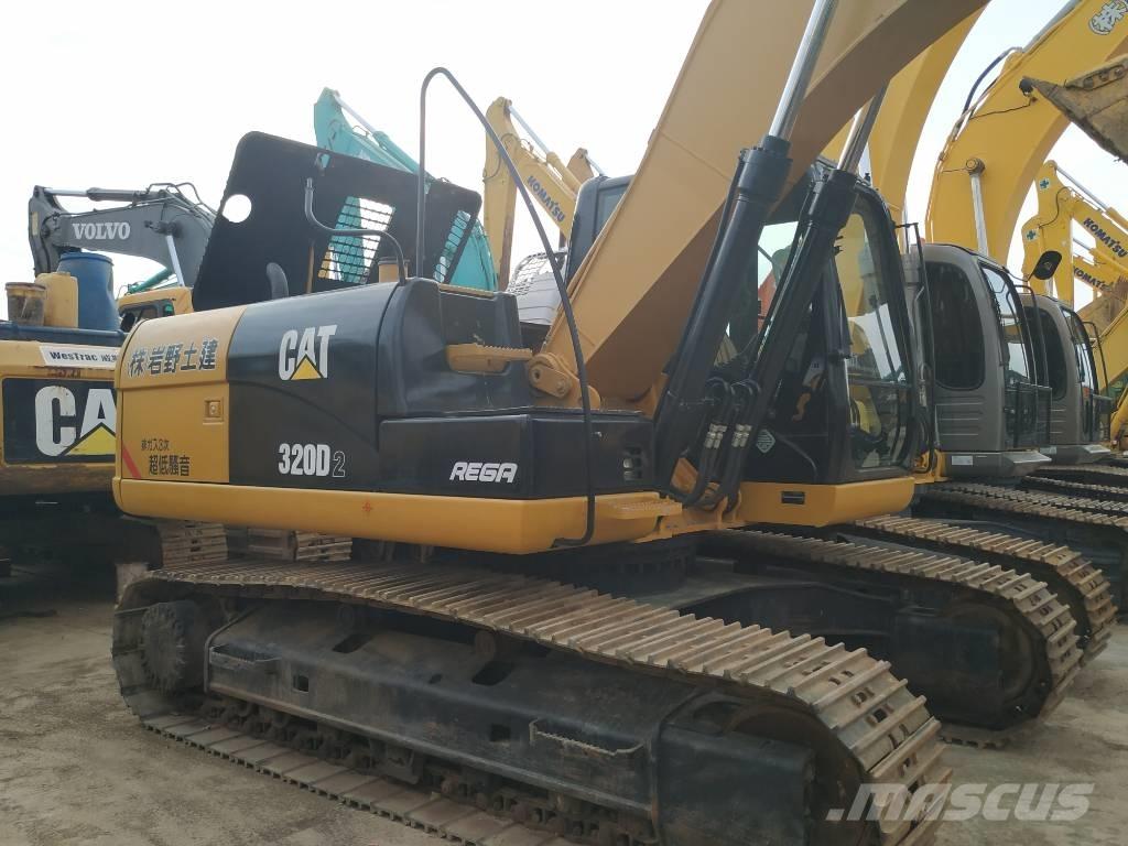 CAT 320 D حفارات زحافة