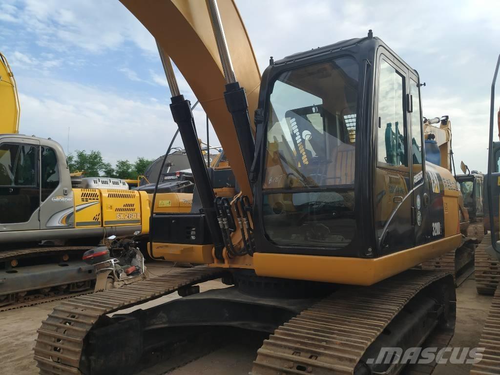 CAT 320 D حفارات زحافة