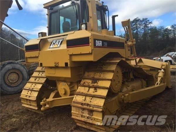 CAT D 6 R بلدوزرات مجنزرة