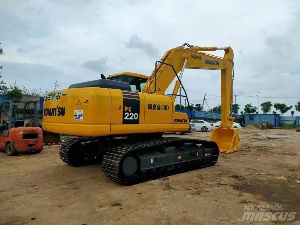 Komatsu pc220-7 حفارات زحافة