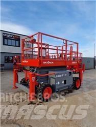 SkyJack SJ 6832 RT رافعات مقصية الشكل