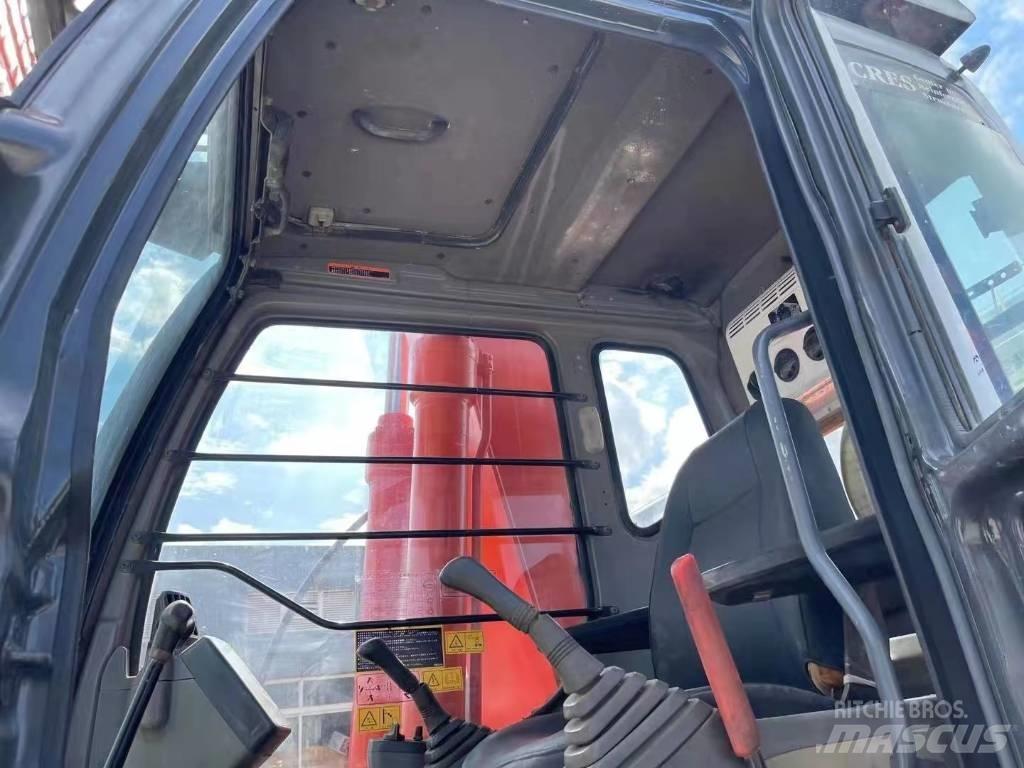 Hitachi ZX 200 C LC حفارات زحافة