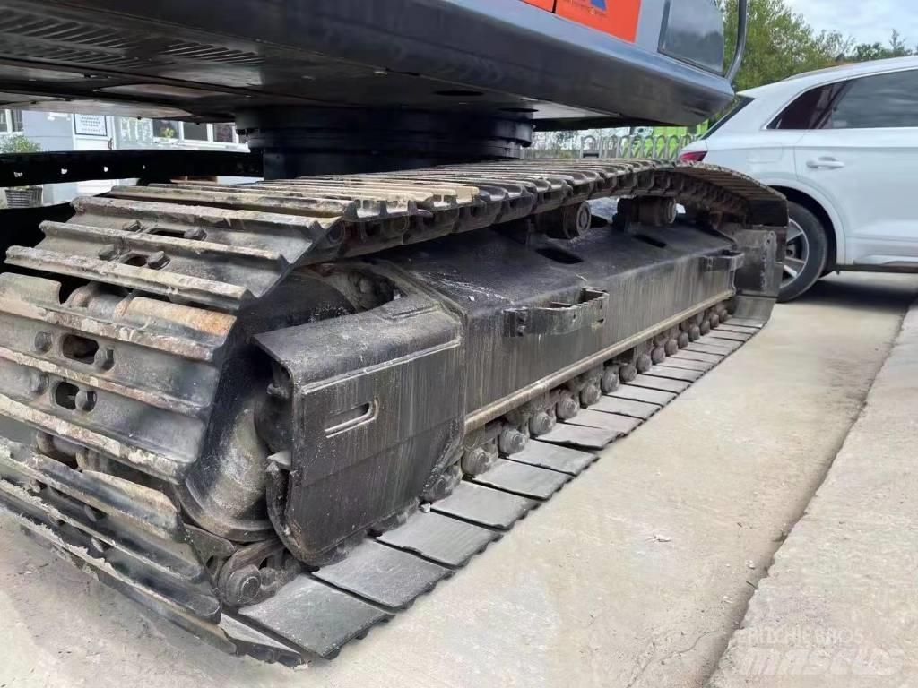 Hitachi ZX 200 C LC حفارات زحافة