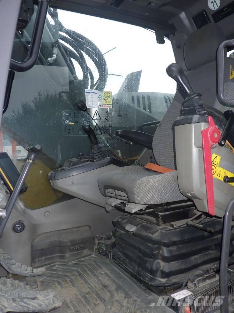 Volvo ECR 235 E حفارات زحافة