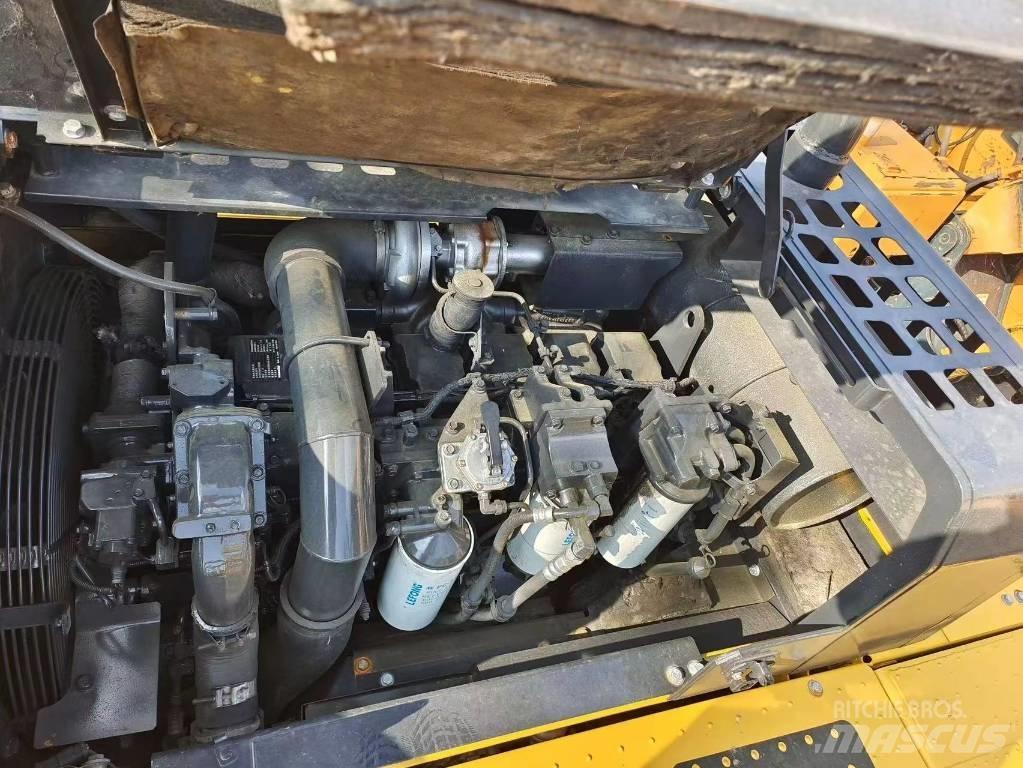Komatsu PC 400 LC-8 حفارات زحافة