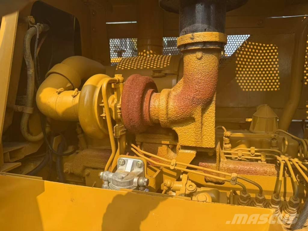 CAT D 7 G بلدوزرات مجنزرة