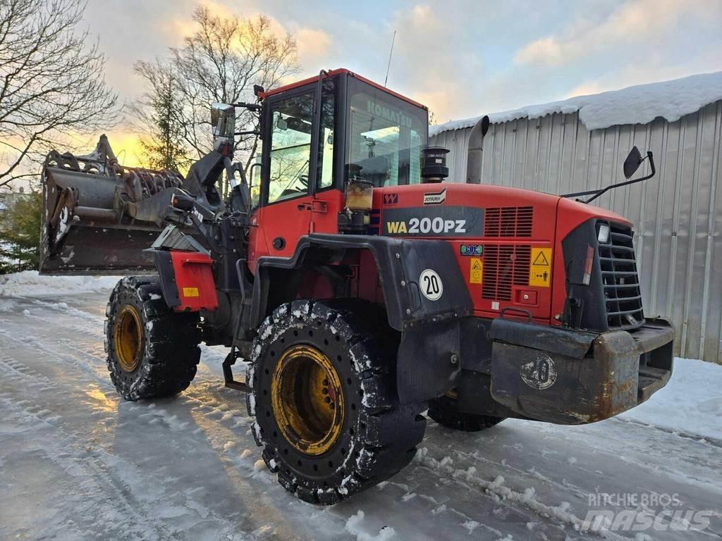 Komatsu WA200PZ-6 لوادر بعجل