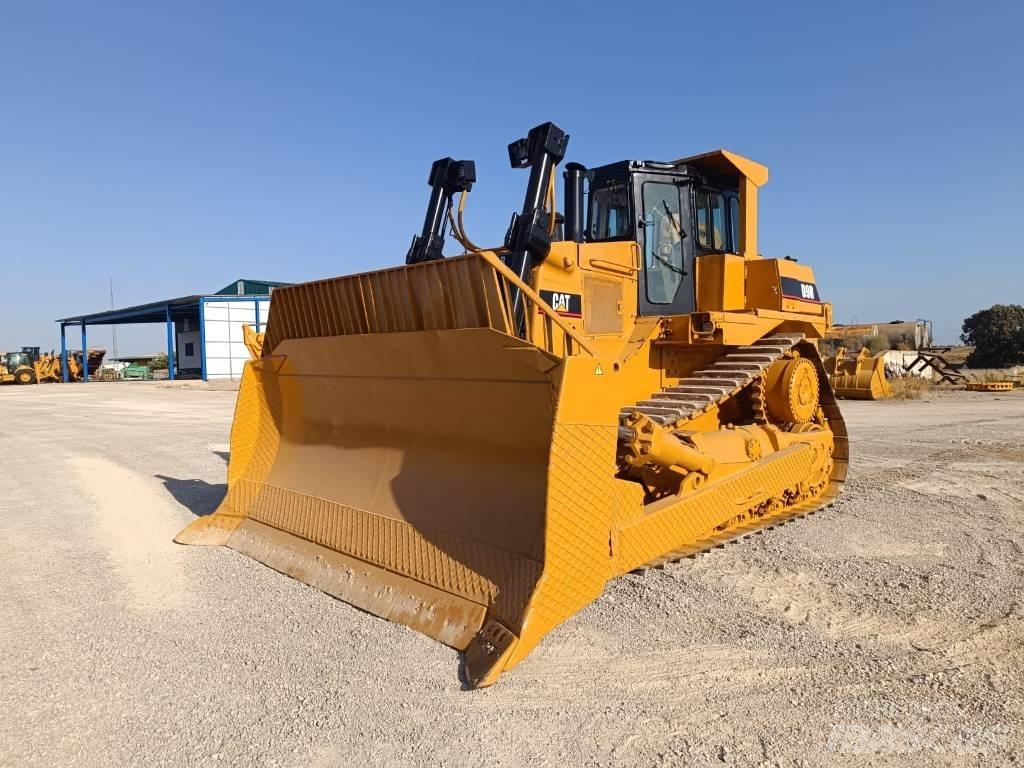 CAT D 9 R بلدوزرات مجنزرة