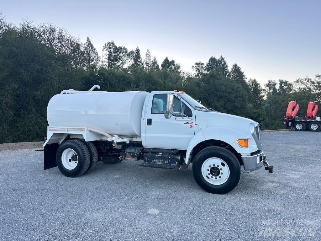 Ford F 750 صهاريج مياه