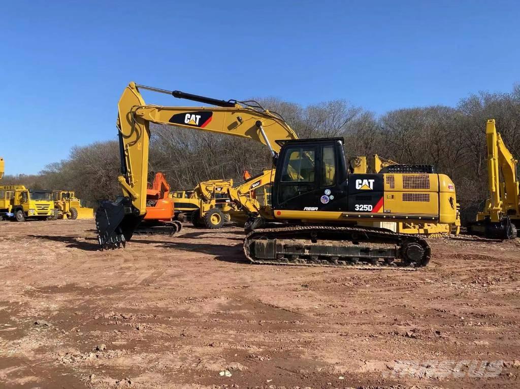 CAT 325D حفارات زحافة