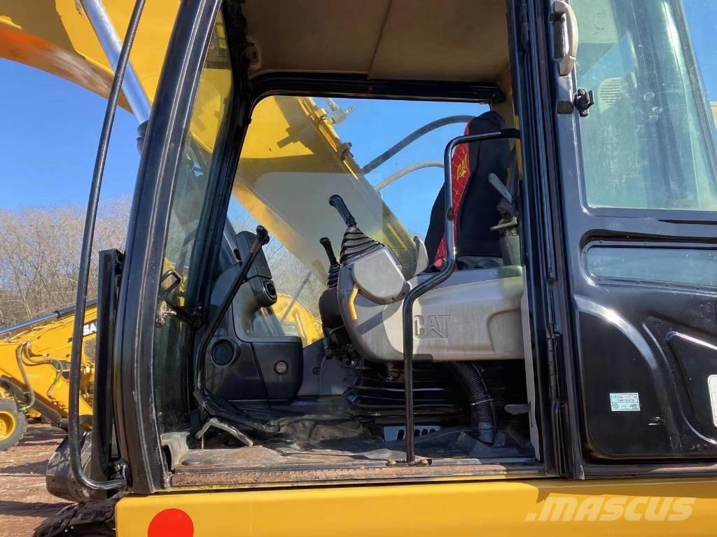 CAT 325D حفارات زحافة